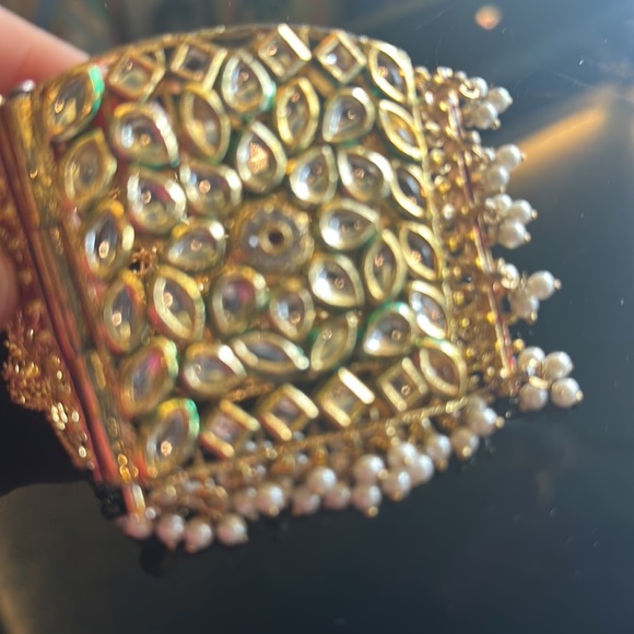 NWOT Elegant Faux Kundan gold finished & faux pearls Bracelet with green Meena! - Picture 6 of 12